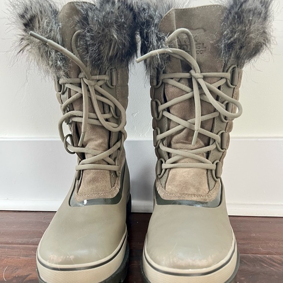 Sorel joan of arc wedge boots. Size 10.5 (I wear a size 10 and sized up). - Picture 3 of 8